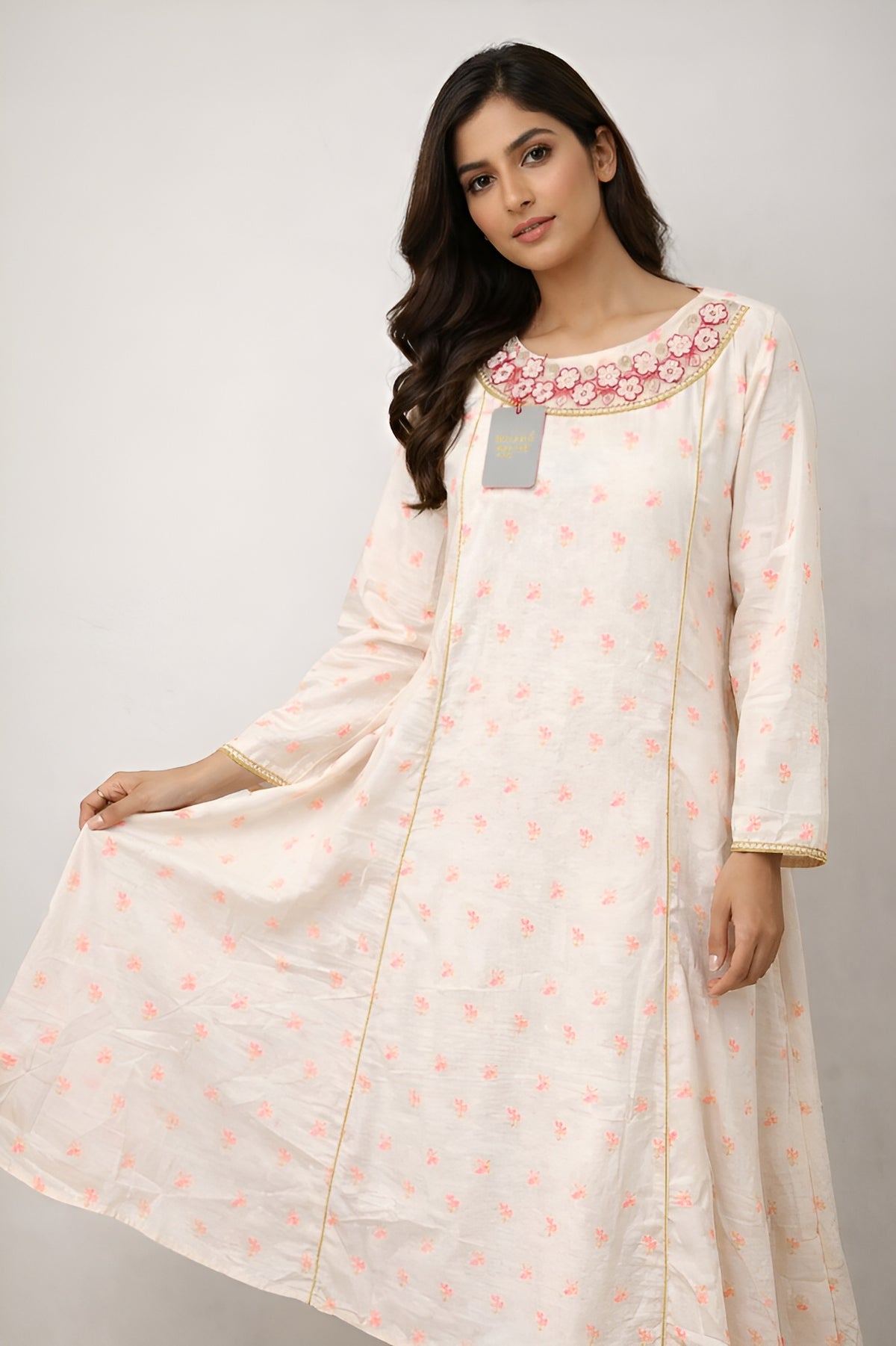 Elegant White Floral Embroidered Lawn 2 Piece Suit
