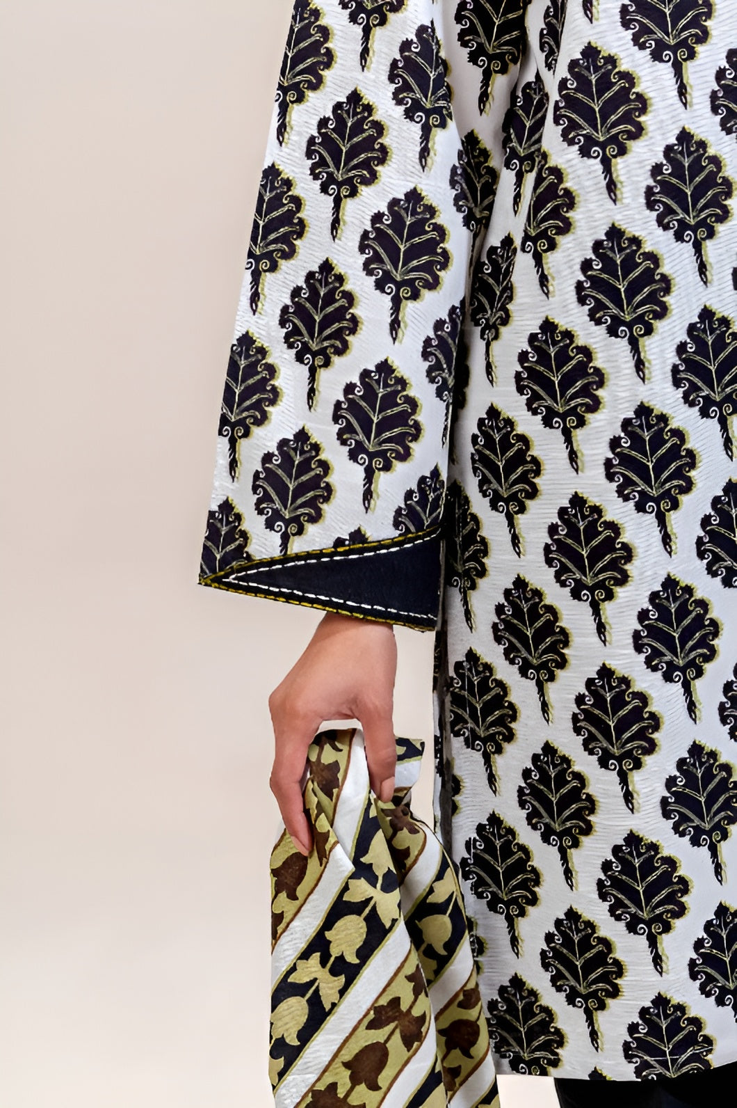 3 PIECE PRINTED KHADDAR SUIT-CHARCOAL TINT (UNSTITCHED)