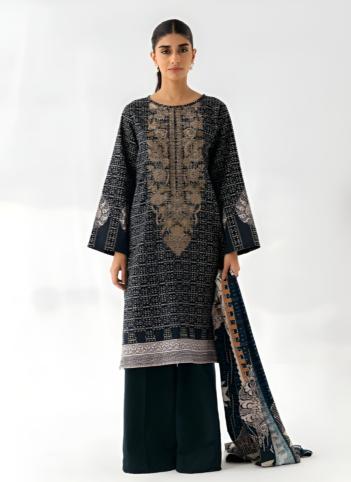 Beechtree Khaddar Embroidered 2-Piece – Design 01 (Unstitched)